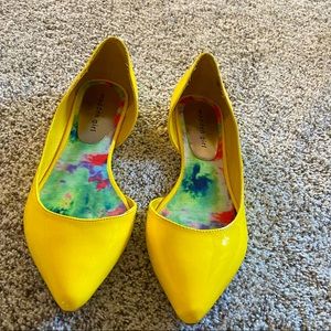 Madden Girl Eezy yellow ballet flat size 8